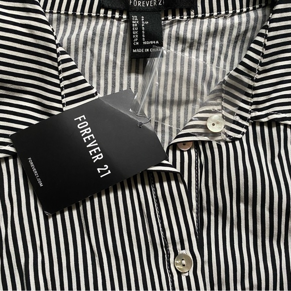 NWT Forever 21 Black And White Striped Rayon Button Up Tie Front Shirt - Small - Picture 3 of 3
